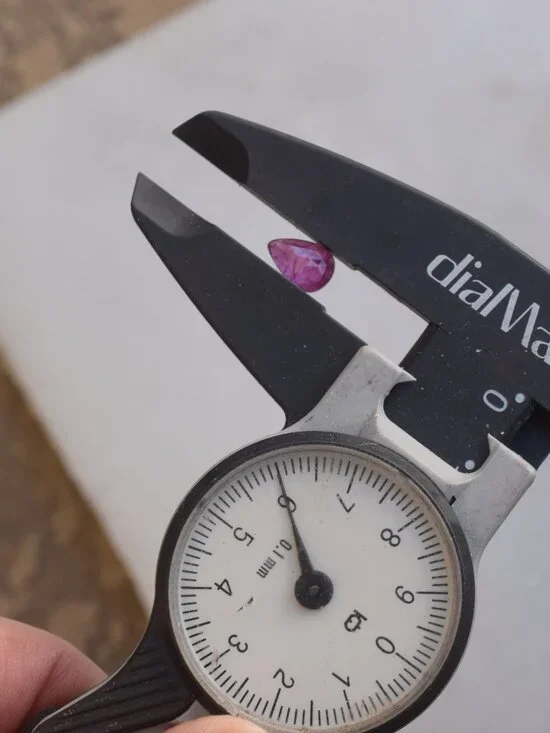 Gorgeous hot pinkish red ruby 1.20 carats - Picture 4 of 8